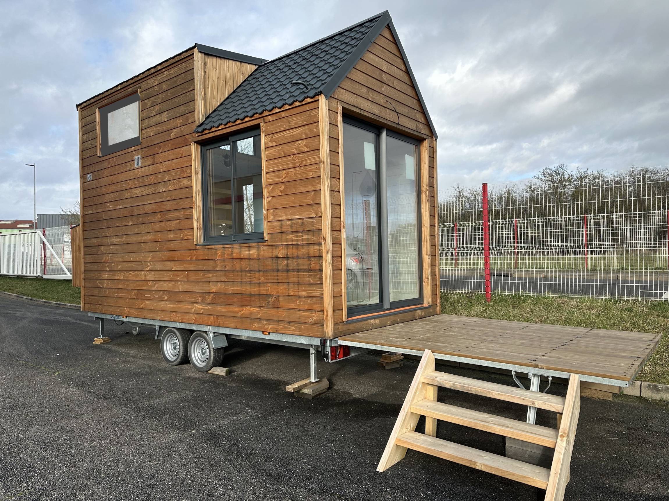 TINY HOUSE